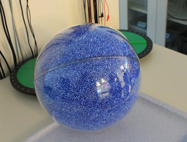 Model, wie viele Erden passen in die Sonne | Research Unit One | Ruo.de